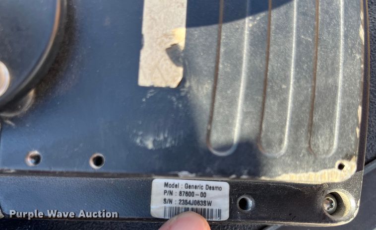 image for item DQ5057 2001 Caterpillar 160H  motor grader