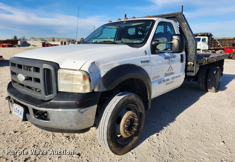 image for item DQ5375 2005 Ford F550 Super Duty XL  flatbed truck