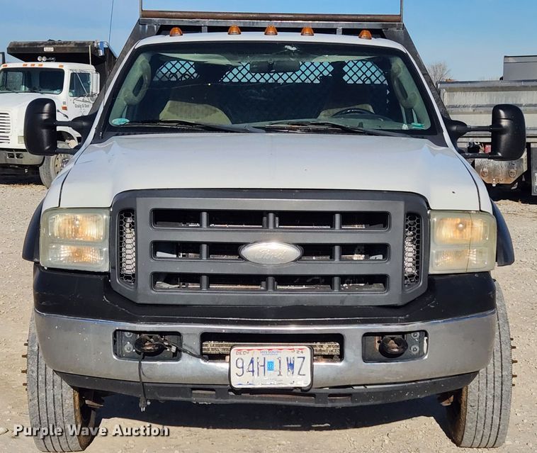 image for item DQ5375 2005 Ford F550 Super Duty XL  flatbed truck