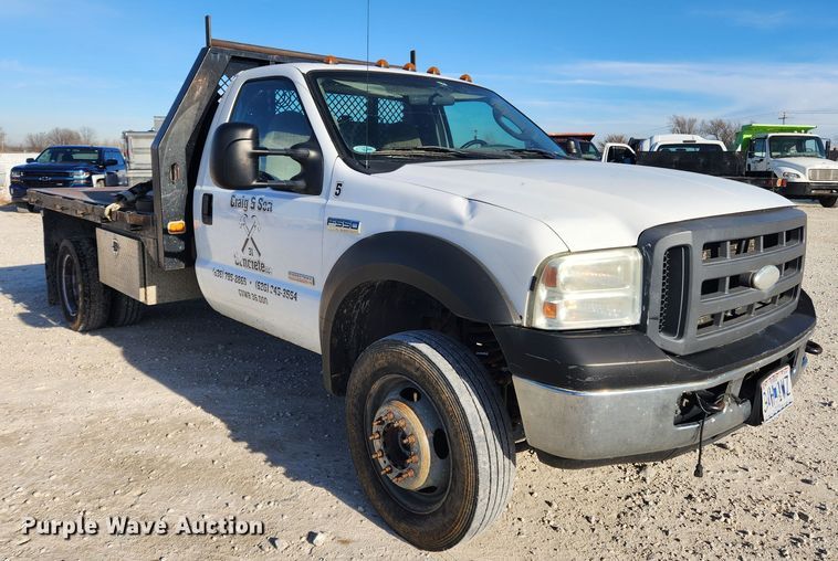 image for item DQ5375 2005 Ford F550 Super Duty XL  flatbed truck