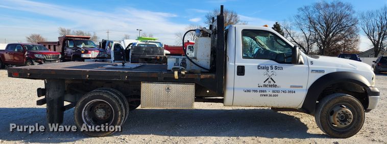 image for item DQ5375 2005 Ford F550 Super Duty XL  flatbed truck