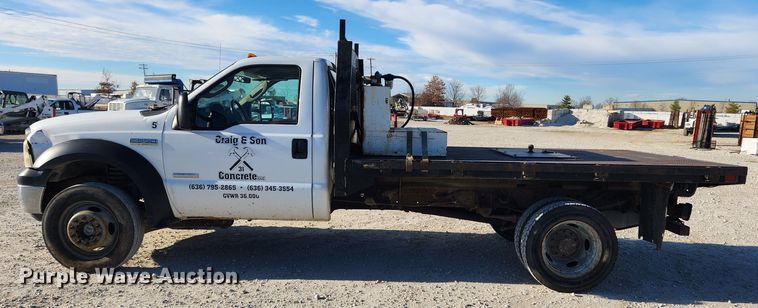 image for item DQ5375 2005 Ford F550 Super Duty XL  flatbed truck