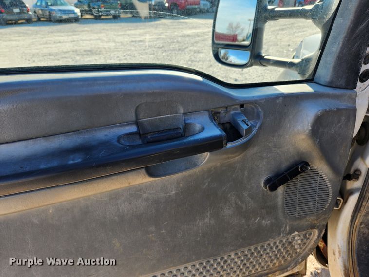 image for item DQ5375 2005 Ford F550 Super Duty XL  flatbed truck