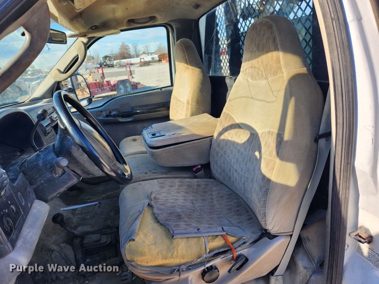 image for item DQ5375 2005 Ford F550 Super Duty XL  flatbed truck