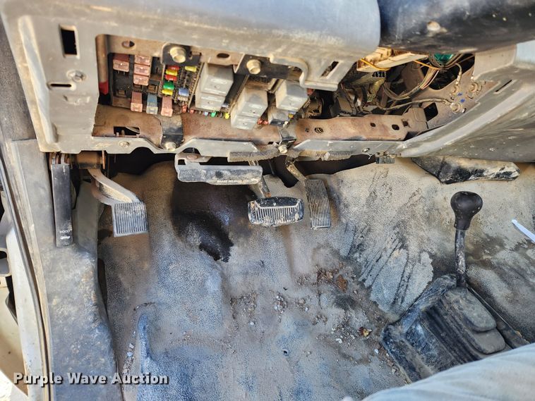 image for item DQ5375 2005 Ford F550 Super Duty XL  flatbed truck