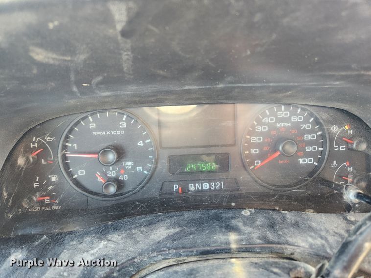 image for item DQ5375 2005 Ford F550 Super Duty XL  flatbed truck