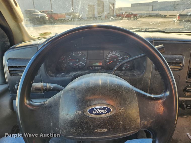 image for item DQ5375 2005 Ford F550 Super Duty XL  flatbed truck