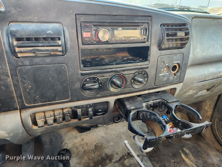 image for item DQ5375 2005 Ford F550 Super Duty XL  flatbed truck