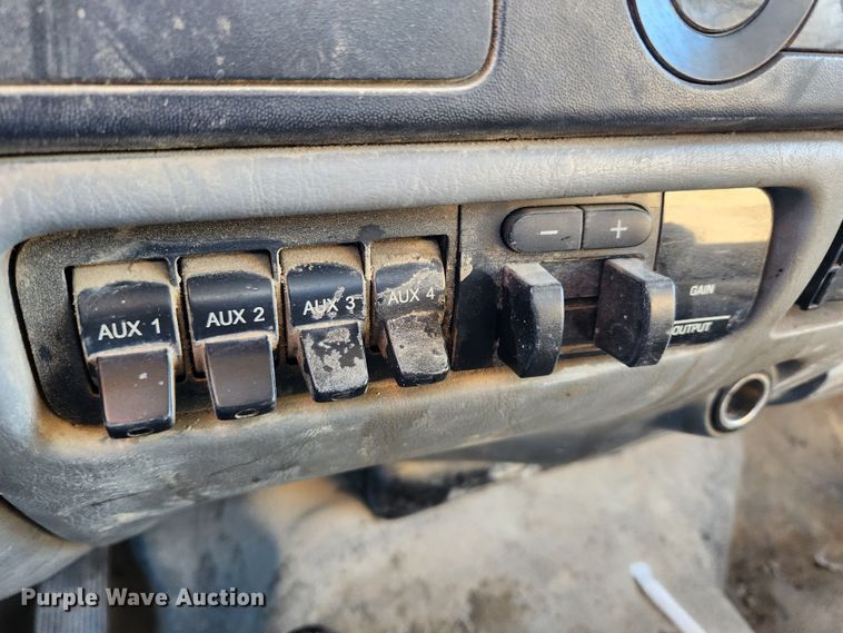 image for item DQ5375 2005 Ford F550 Super Duty XL  flatbed truck