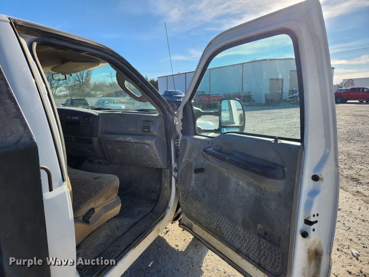 image for item DQ5375 2005 Ford F550 Super Duty XL  flatbed truck