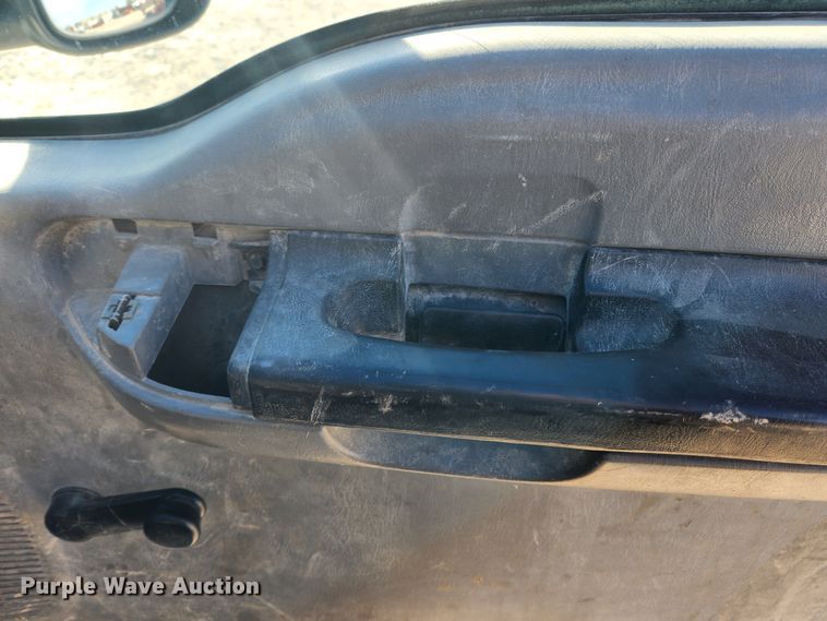 image for item DQ5375 2005 Ford F550 Super Duty XL  flatbed truck