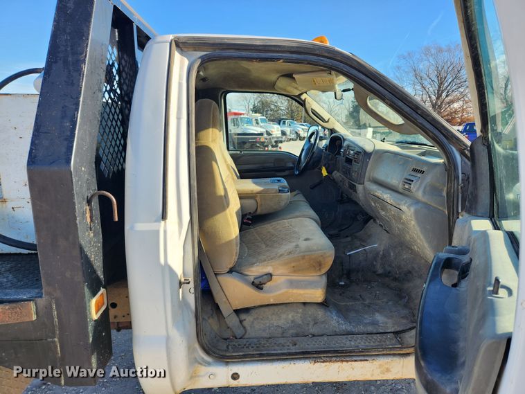 image for item DQ5375 2005 Ford F550 Super Duty XL  flatbed truck
