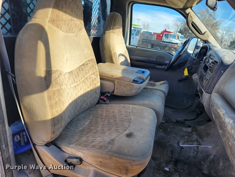 image for item DQ5375 2005 Ford F550 Super Duty XL  flatbed truck