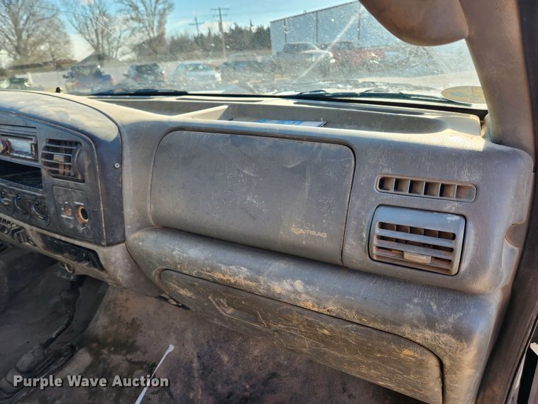 image for item DQ5375 2005 Ford F550 Super Duty XL  flatbed truck