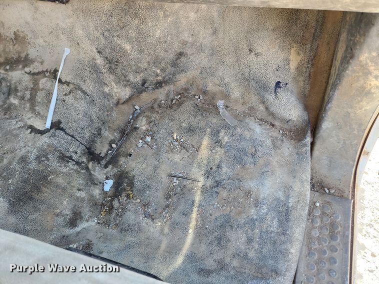 image for item DQ5375 2005 Ford F550 Super Duty XL  flatbed truck