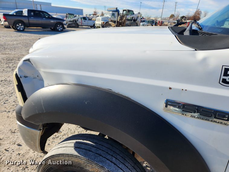 image for item DQ5375 2005 Ford F550 Super Duty XL  flatbed truck