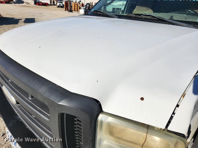 image for item DQ5375 2005 Ford F550 Super Duty XL  flatbed truck