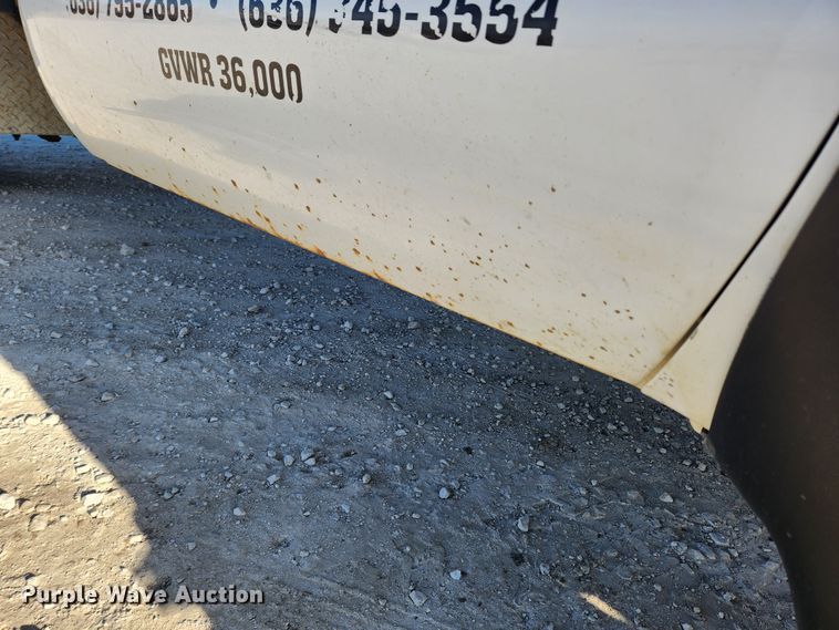 image for item DQ5375 2005 Ford F550 Super Duty XL  flatbed truck