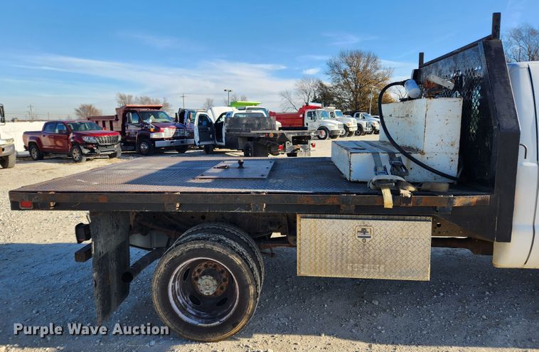 image for item DQ5375 2005 Ford F550 Super Duty XL  flatbed truck