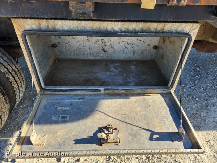 image for item DQ5375 2005 Ford F550 Super Duty XL  flatbed truck