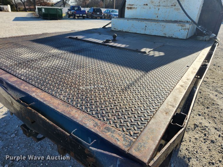 image for item DQ5375 2005 Ford F550 Super Duty XL  flatbed truck