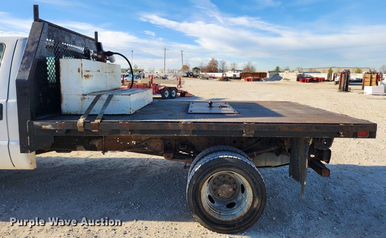 image for item DQ5375 2005 Ford F550 Super Duty XL  flatbed truck