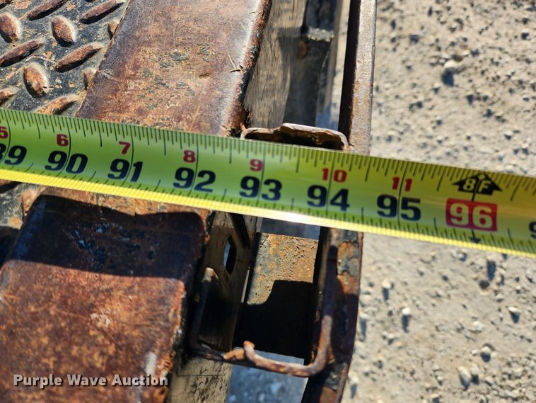 image for item DQ5375 2005 Ford F550 Super Duty XL  flatbed truck