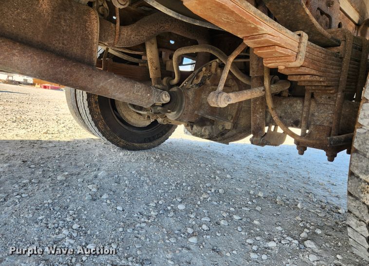 image for item DQ5375 2005 Ford F550 Super Duty XL  flatbed truck