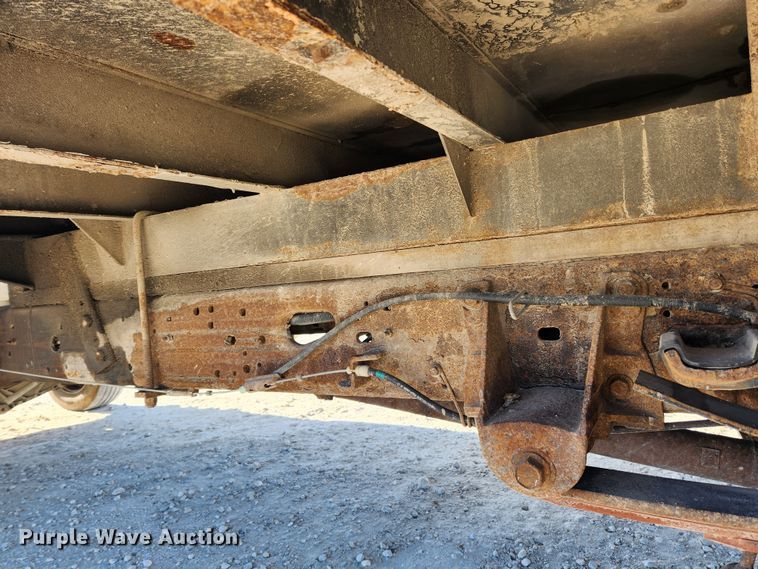 image for item DQ5375 2005 Ford F550 Super Duty XL  flatbed truck