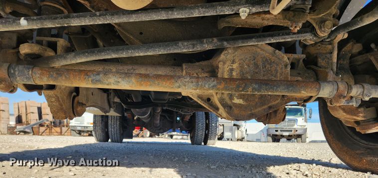 image for item DQ5375 2005 Ford F550 Super Duty XL  flatbed truck