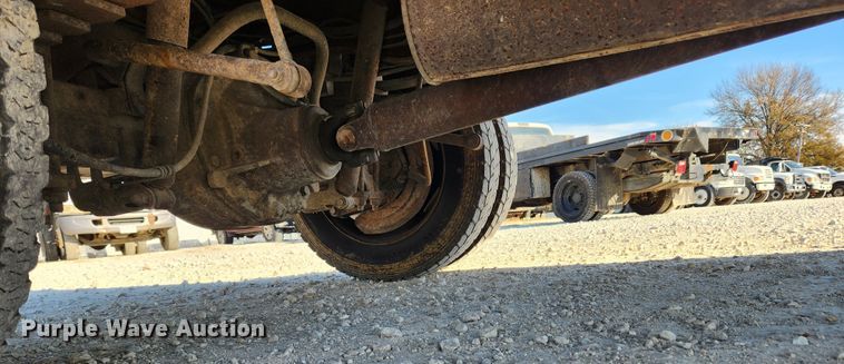 image for item DQ5375 2005 Ford F550 Super Duty XL  flatbed truck