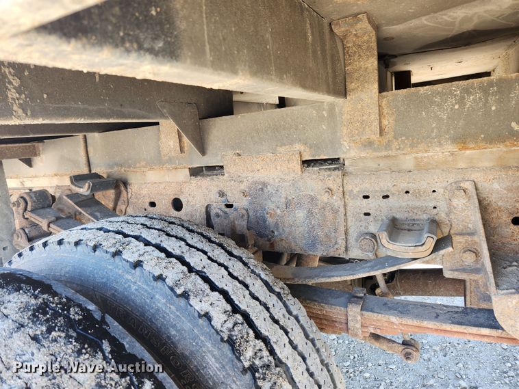 image for item DQ5375 2005 Ford F550 Super Duty XL  flatbed truck