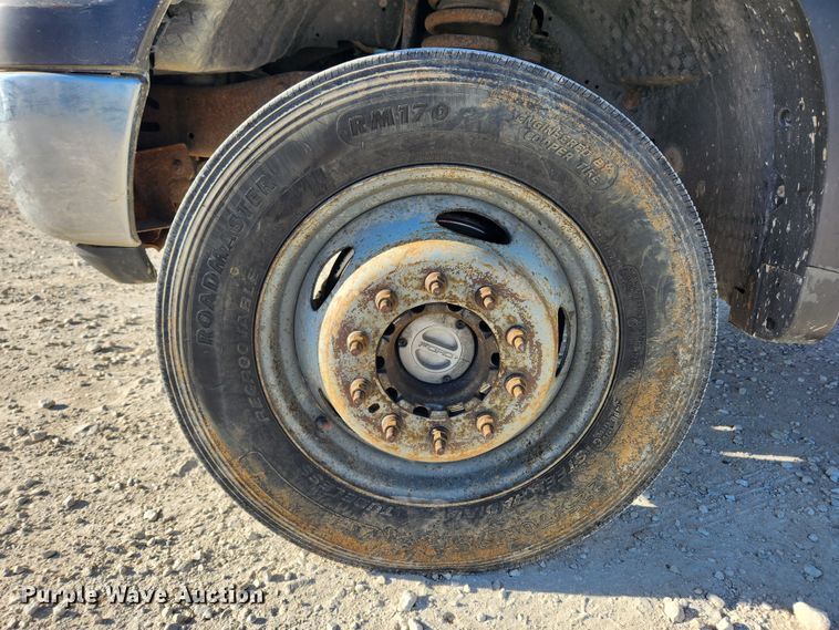 image for item DQ5375 2005 Ford F550 Super Duty XL  flatbed truck