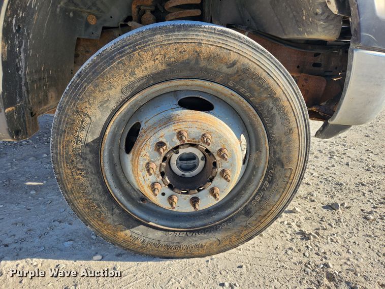 image for item DQ5375 2005 Ford F550 Super Duty XL  flatbed truck