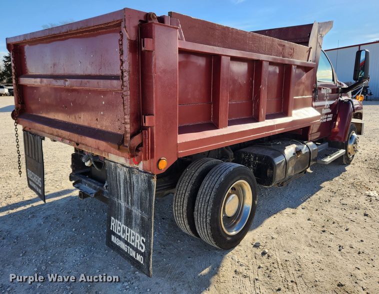 image for item DQ5376 2004 GMC C5500  dump truck