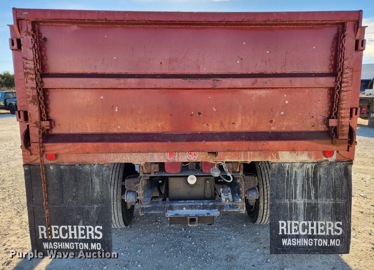 image for item DQ5376 2004 GMC C5500  dump truck