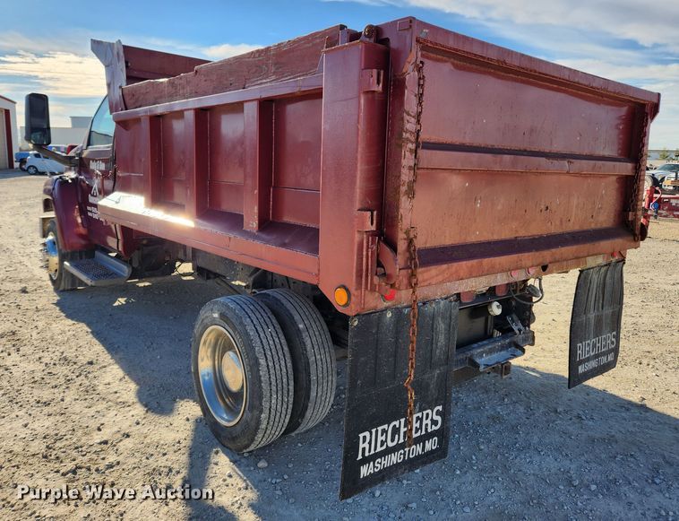 image for item DQ5376 2004 GMC C5500  dump truck