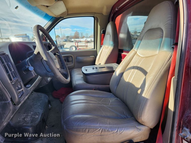 image for item DQ5376 2004 GMC C5500  dump truck