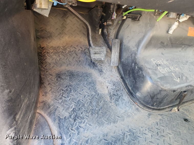 image for item DQ5376 2004 GMC C5500  dump truck