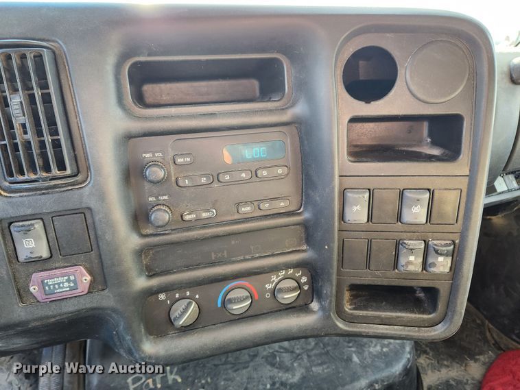 image for item DQ5376 2004 GMC C5500  dump truck