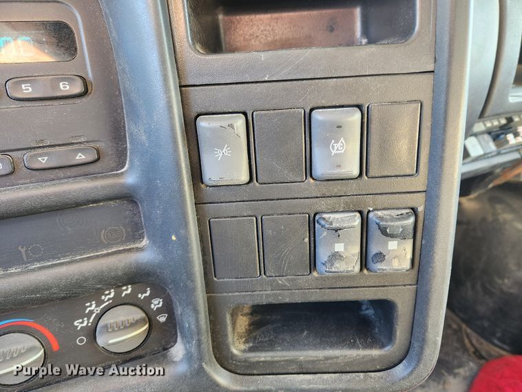 image for item DQ5376 2004 GMC C5500  dump truck