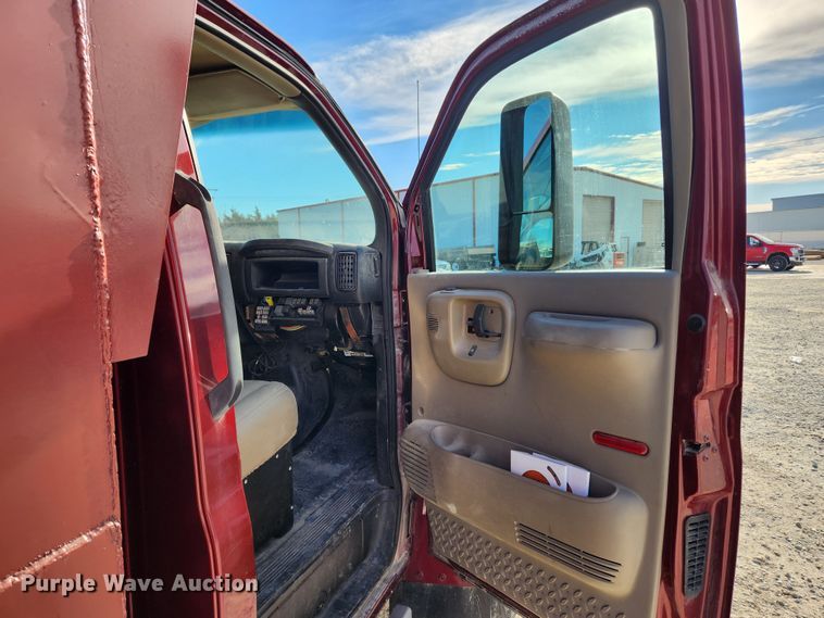 image for item DQ5376 2004 GMC C5500  dump truck