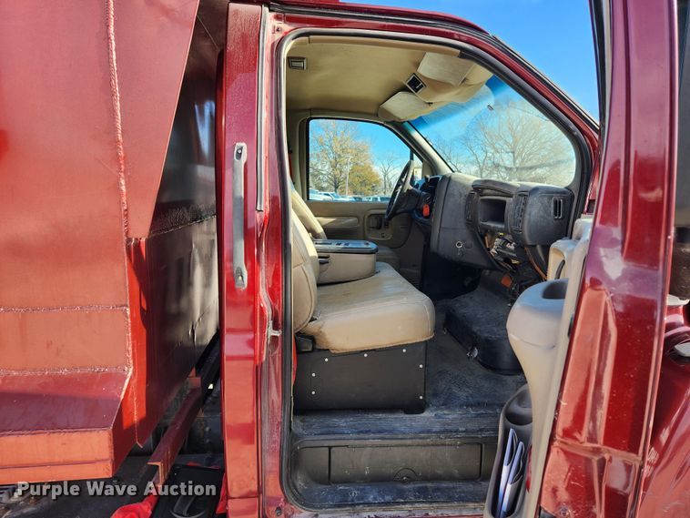 image for item DQ5376 2004 GMC C5500  dump truck