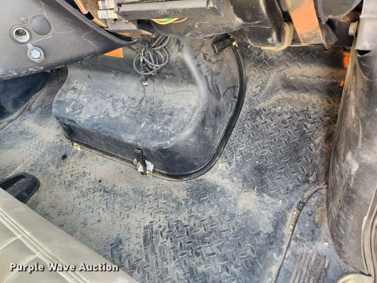 image for item DQ5376 2004 GMC C5500  dump truck