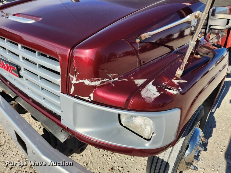 image for item DQ5376 2004 GMC C5500  dump truck