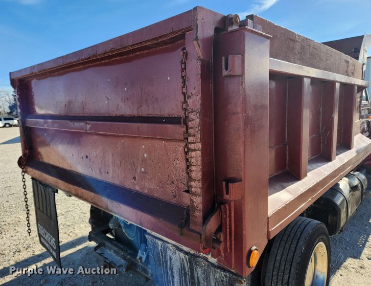 image for item DQ5376 2004 GMC C5500  dump truck