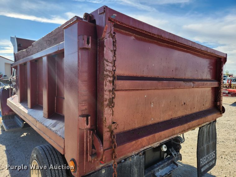 image for item DQ5376 2004 GMC C5500  dump truck