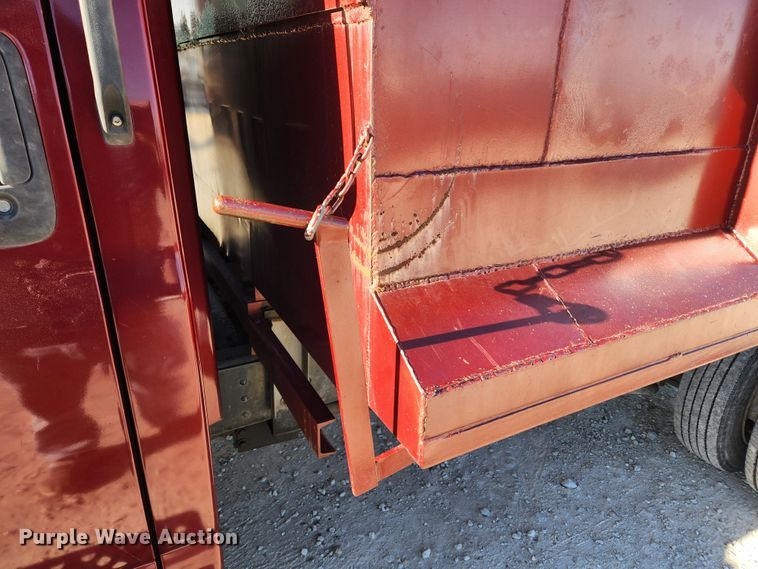 image for item DQ5376 2004 GMC C5500  dump truck