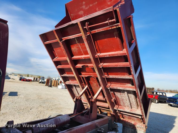 image for item DQ5376 2004 GMC C5500  dump truck