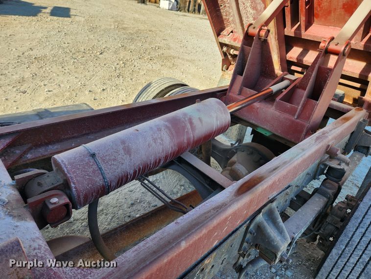 image for item DQ5376 2004 GMC C5500  dump truck